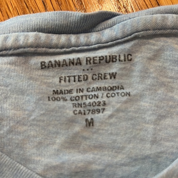 Banana Republic Fitted Crewneck T-Shirt (M) - Picture 4 of 4